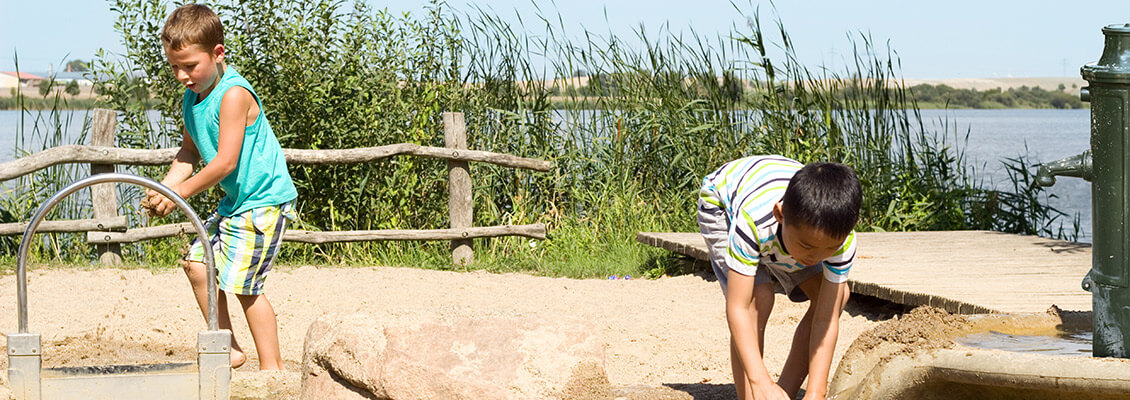 Wasserspielplatz mit Spielplatzpumpe